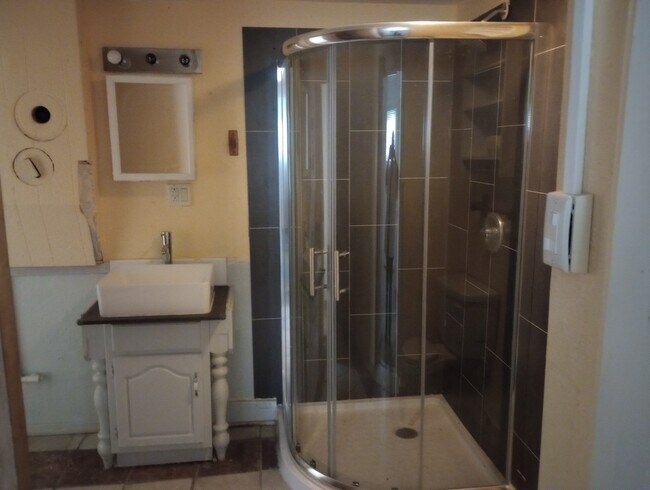 updated shower - 424 8th St