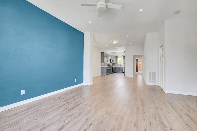 Foto del edificio - West Oakland Stylish 2/1 Flat - Completely...
