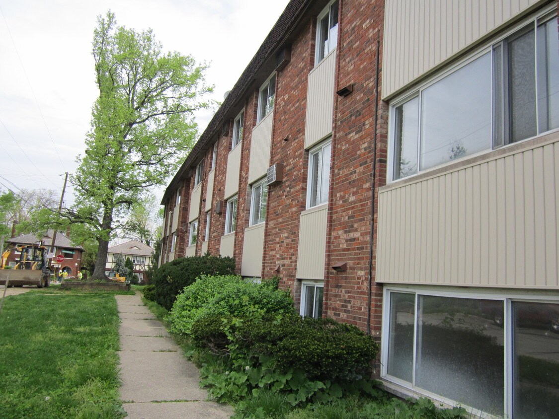 Primary Photo - Sarvis Court Apartments