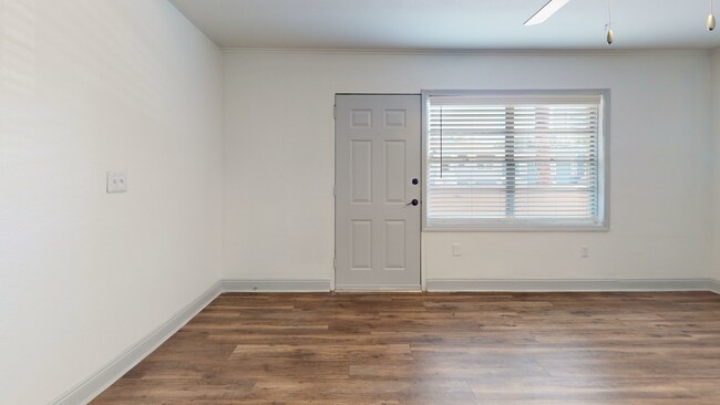 Biscayne Bay - Living Space.jpg - Bayshore Palms at Soho