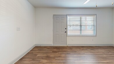 Biscayne Bay - Living Space.jpg - Bayshore Palms at Soho