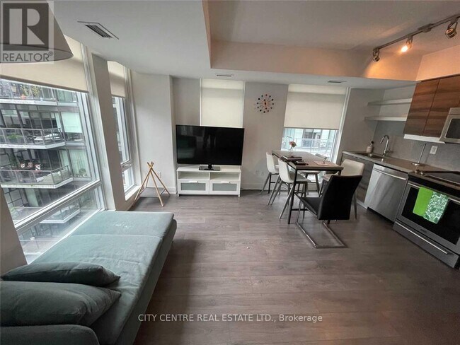 Photo du bâtiment - 525 Adelaide St W