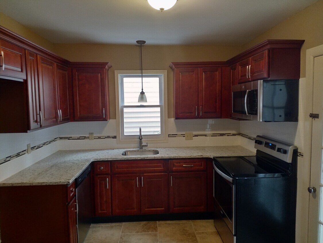Primary Photo - Very Nice 2 bedroom historic Bethlehem (31...