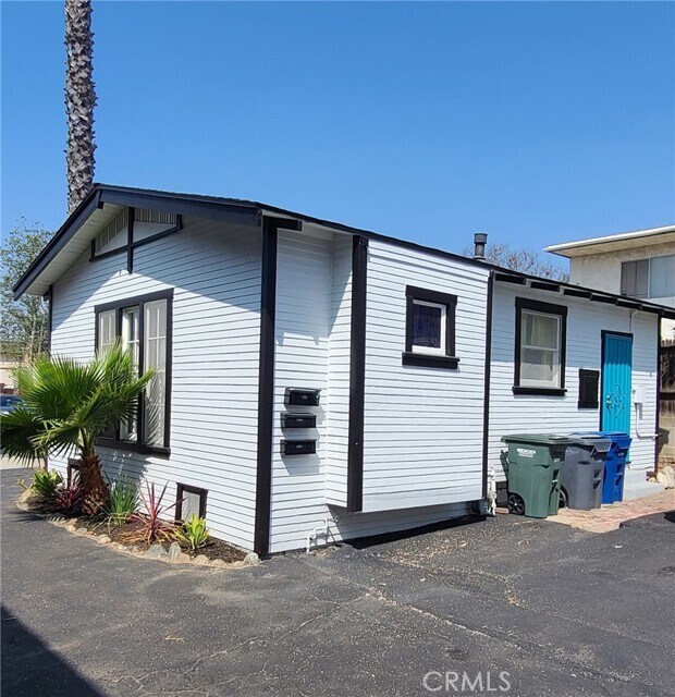 Foto del edificio - 1848 Temple Ave