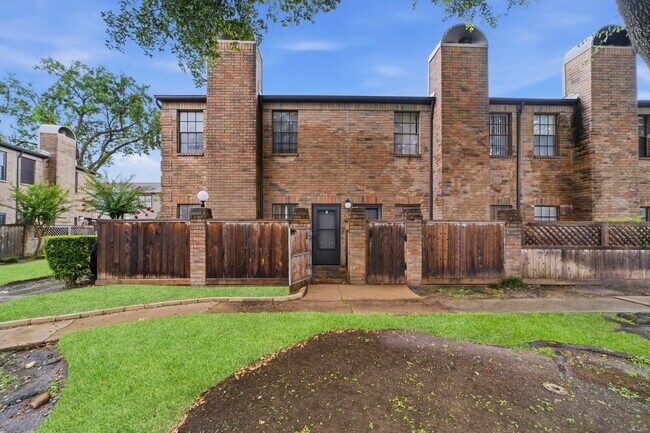 Foto del edificio - 9850 Pagewood Ln