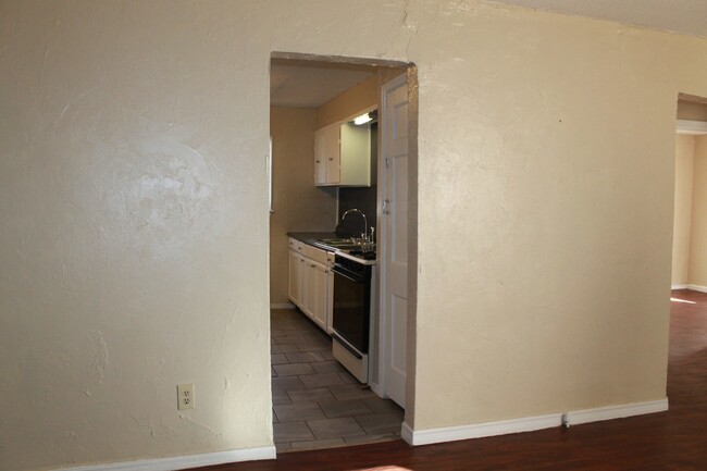 Building Photo - Affordable!