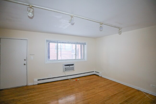 Foto del edificio - 945 W Wellington Ave
