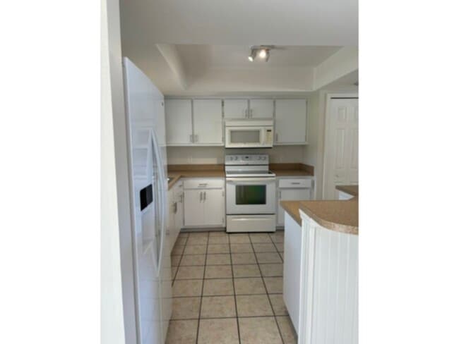 Building Photo - 3-bedroom 2 bath home in SW Cape Coral! Available Now!