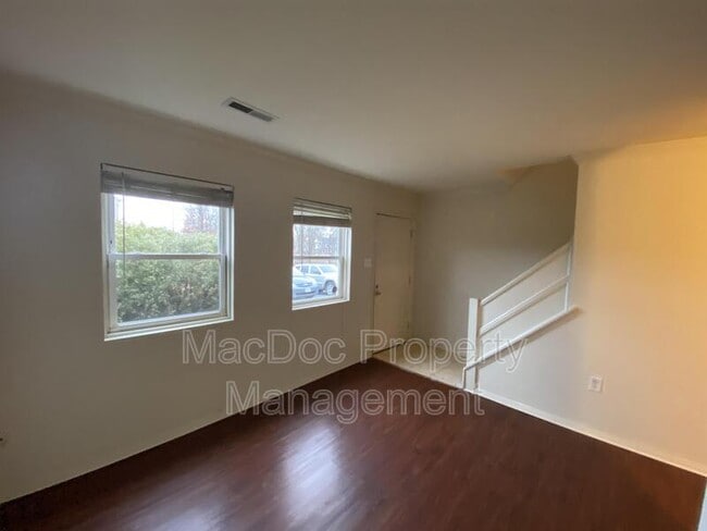 Foto del edificio - 729 Anvil Rd