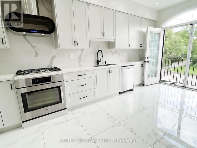 Photo du bâtiment - 33 Benson Ave