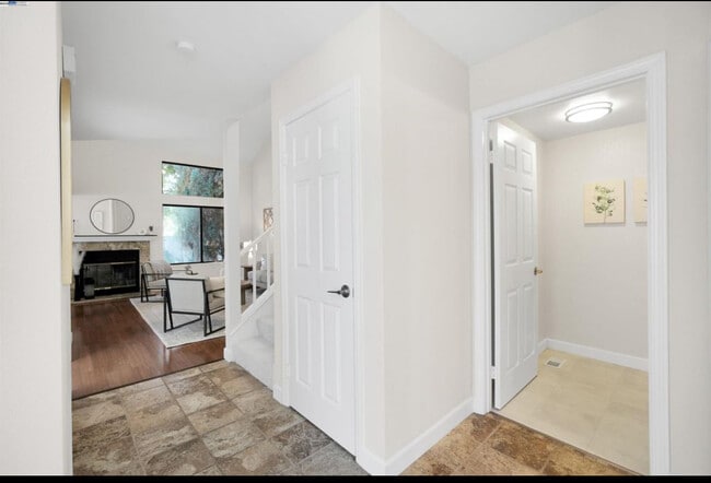 Building Photo - 316 Del Monte Way