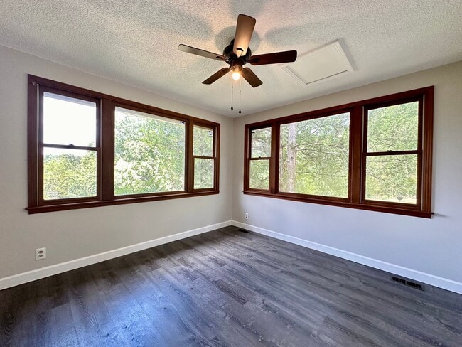 Foto del edificio - 3801 Moore Hollow Rd