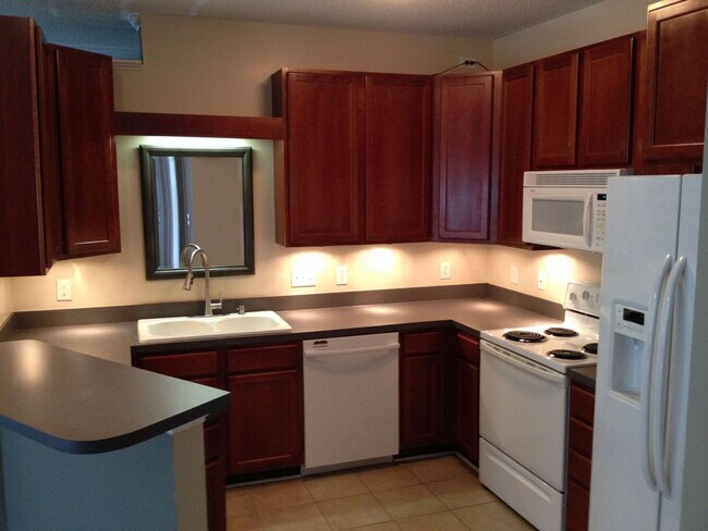 Building Photo - Spacious 2 bedroom 2 bath available now!