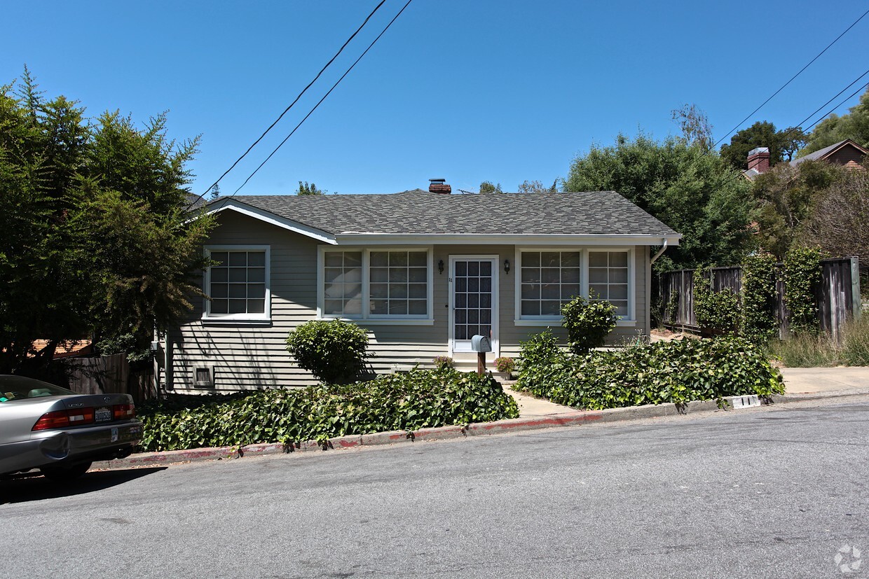 Primary Photo - 11 Stetson Ave
