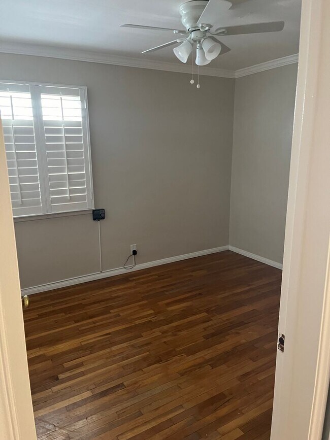 Building Photo - Great charming home!