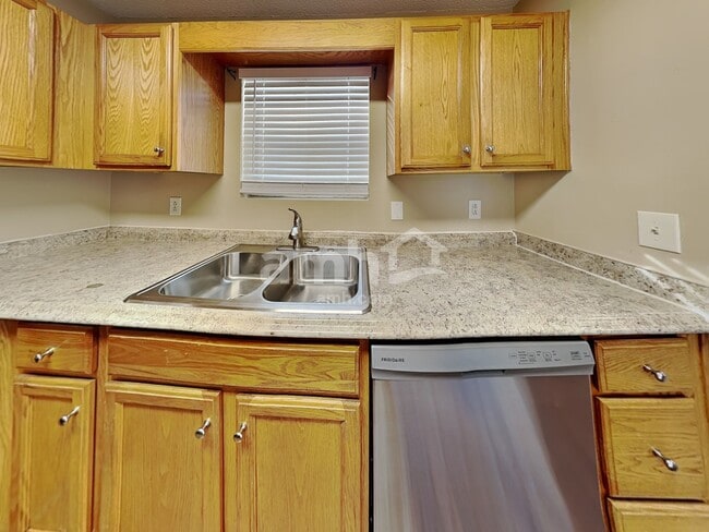 Building Photo - 2849 Elijah Dr