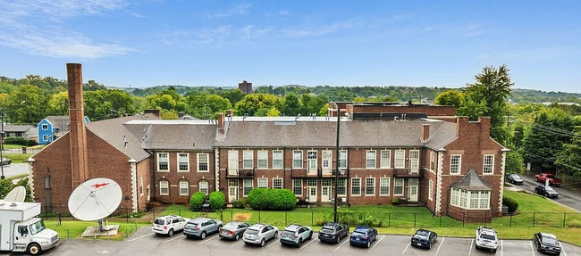 Building Photo - 130 E Glenwood Ave