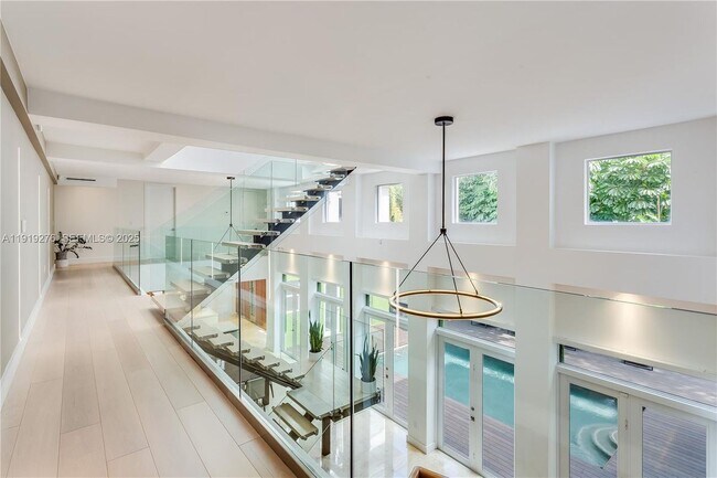 Foto del edificio - 1701 Espanola Dr