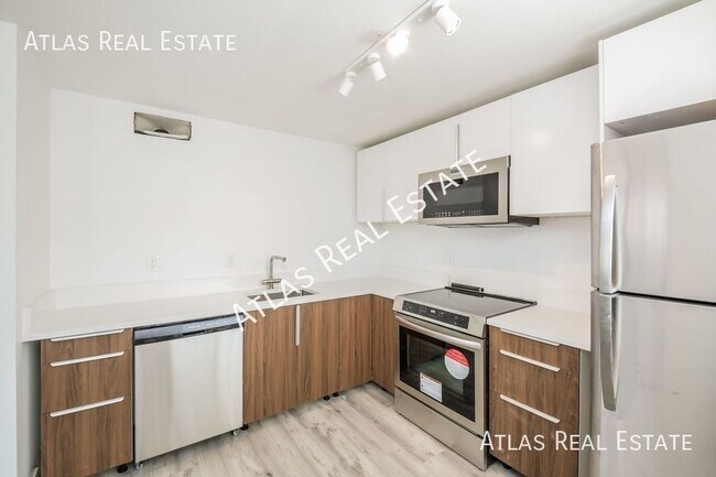 Foto del edificio - All renovated! First Floor 2 Bedroom Apart...