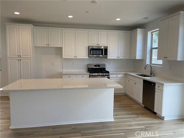 Building Photo - 360 N Lily Dr