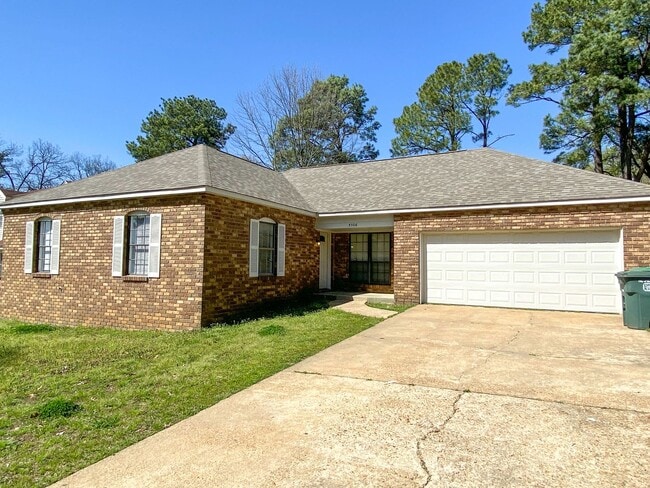 3 bed, 2 bath home with access to 79 and 40. - 3 bed, 2 bath home with access to 79 and 40.