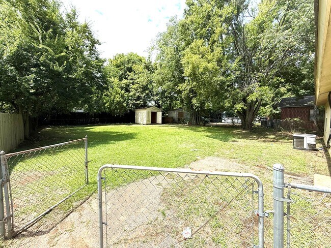 Foto del edificio - ** 3 bed 2 bath located in Capitol Heights...