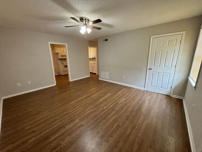 Foto del edificio - 7324 Cave Spring Rd SW