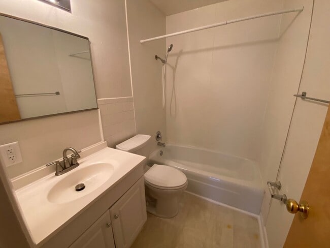 Building Photo - Convenient 2BR Rental Near Amenities: Your...