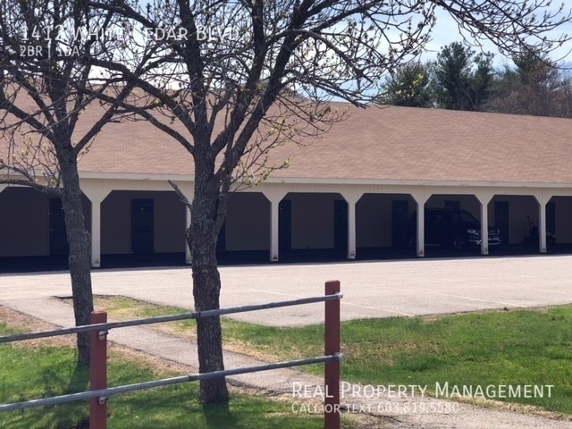 Building Photo - Spacious 2 Bedroom Apartment located at Th...