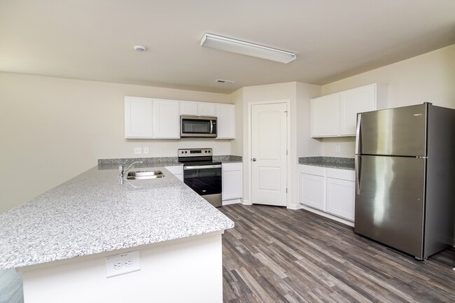 Building Photo - 1058 Manor Dr