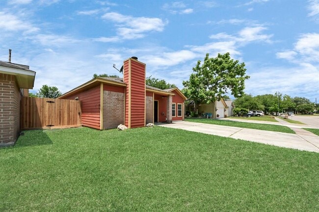 Building Photo - 11643 Antoine Dr
