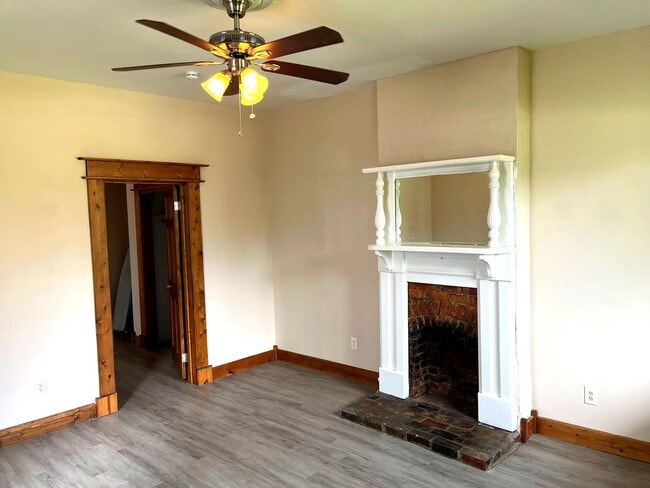 Building Photo - Cozy 2bed 1bath Duplex w/ Private Backyard | The Nations