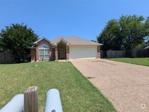 Building Photo - 905 Hillwood Ct