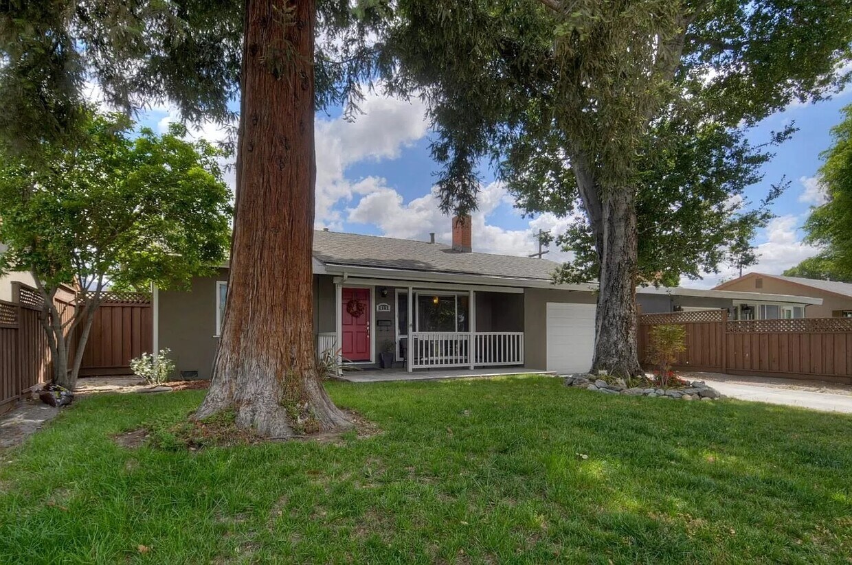 Primary Photo - 10150 Lyndale Ave