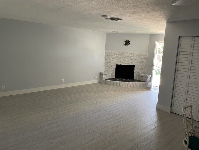 Living room - 6321 SW 41st St