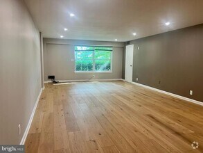 Building Photo - 7600 Tremayne Pl