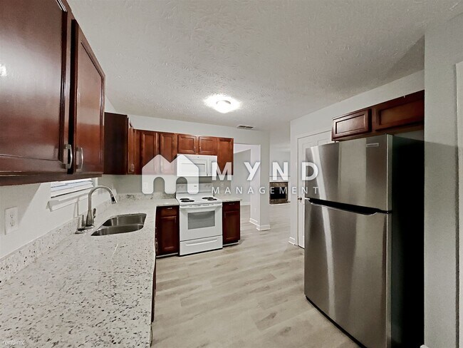 Building Photo - 4 br, 2.5 bath House - 136 Ducati Dr