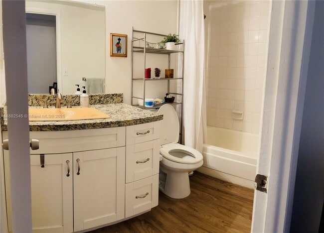 Building Photo - 1455 N Treasure Dr