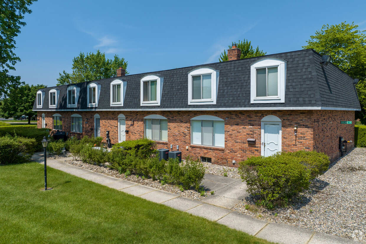 Primary Photo - Continental Plaza Apartments