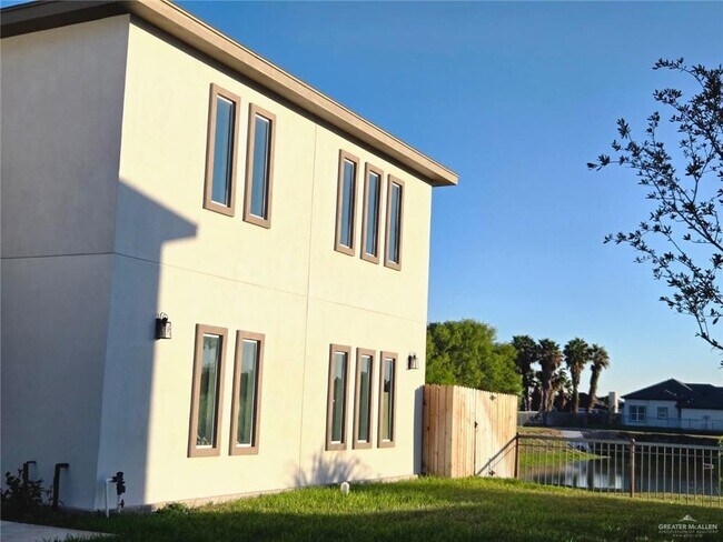 Building Photo - 16 Israel N Ln