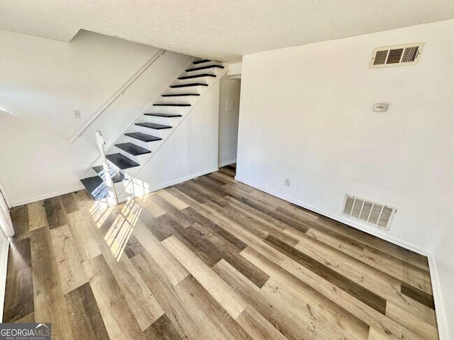 Foto del edificio - 2872 Harris St