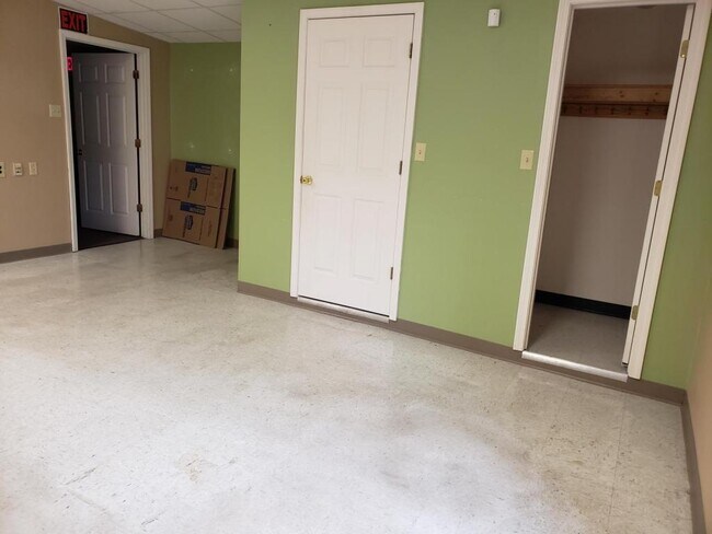 Building Photo - 314 E Washington St Unit C