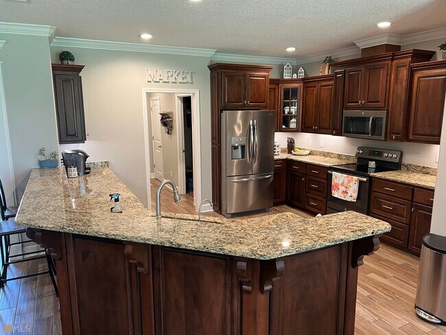 Building Photo - 96 Spyglass
