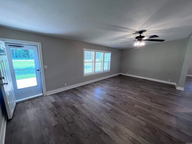 Foto del edificio - 2584 Black Jack Rd