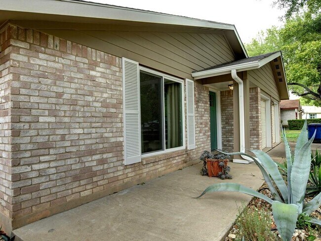 Building Photo - 11108 Applewood Dr