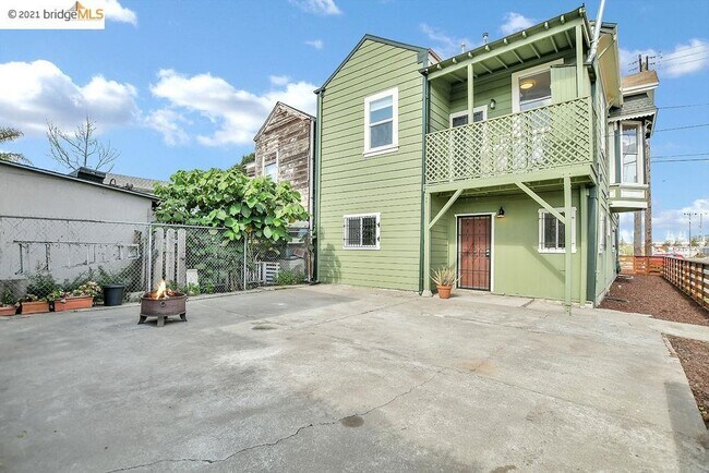 Building Photo - 888 Pine St