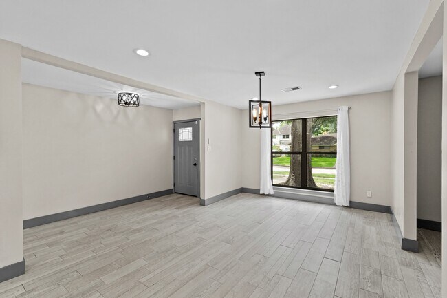 Building Photo - 5522 Braesvalley Dr