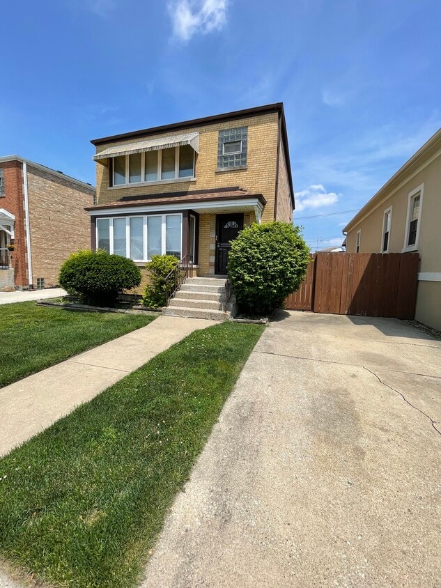 Primary Photo - 5735 S Meade Ave
