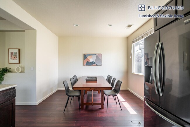 Foto del edificio - 2840 Willow Pass Rd