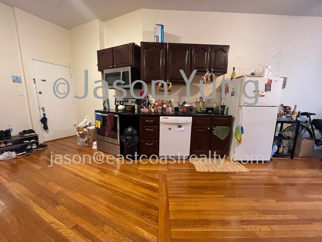 Foto del edificio - 1482 Beacon St